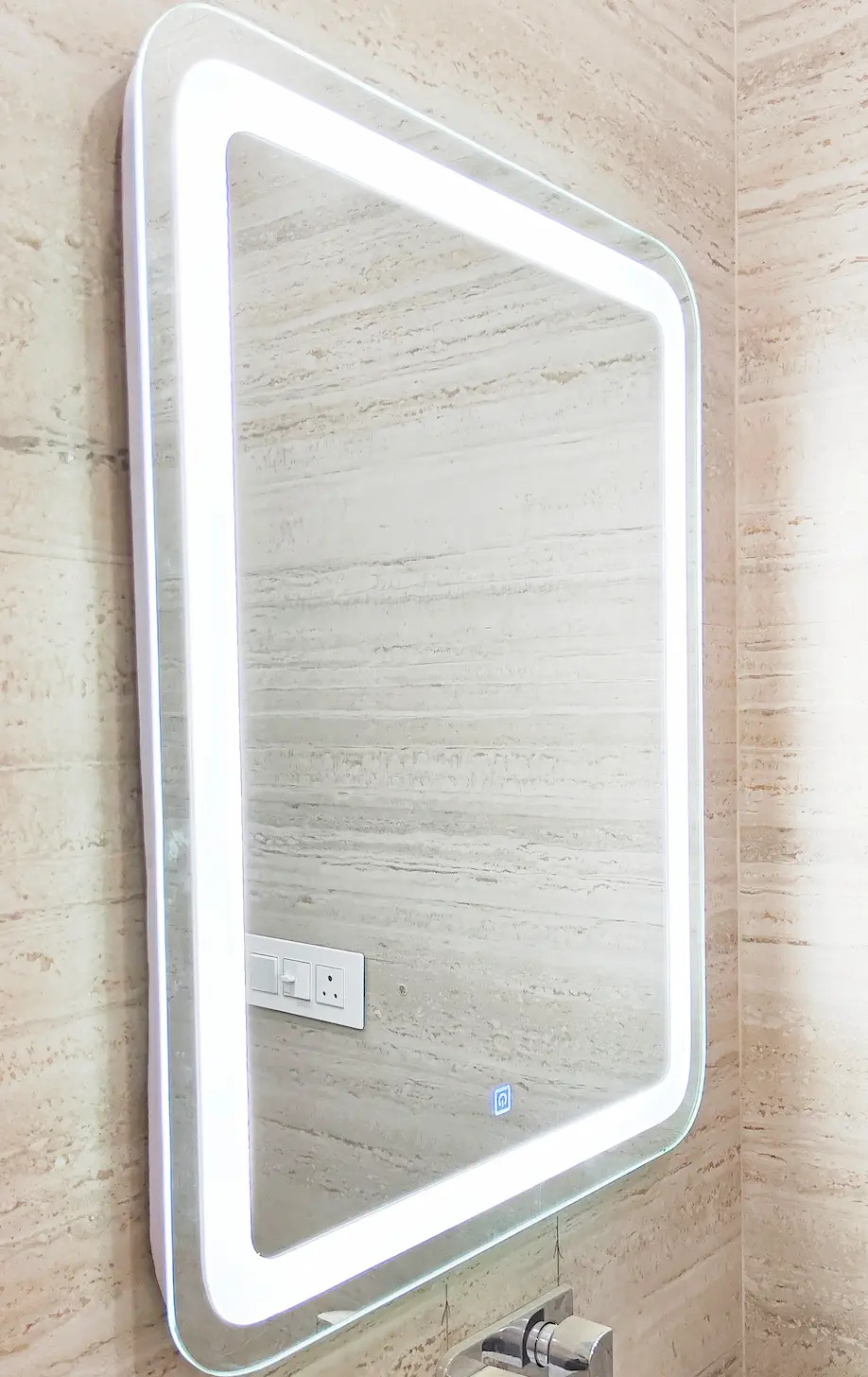 Bathroom mirror light fitting